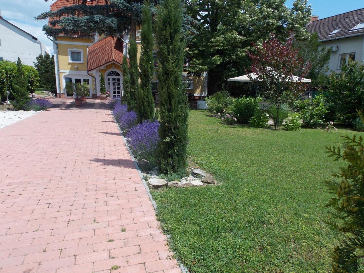 Eden Villa Apartmanhaz Balatonfured Exterior photo