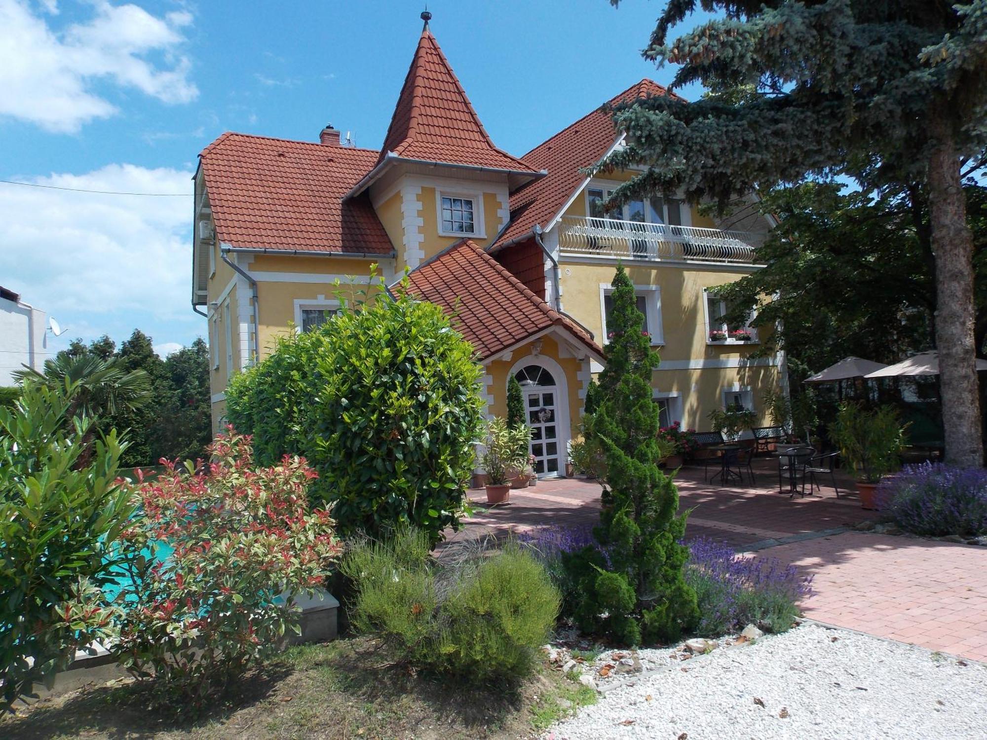 Eden Villa Apartmanhaz Balatonfured Exterior photo