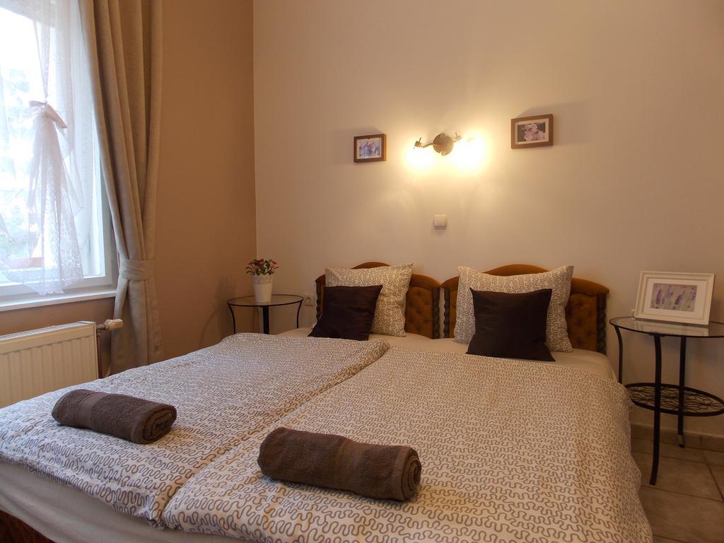 Eden Villa Apartmanhaz Balatonfured Exterior photo